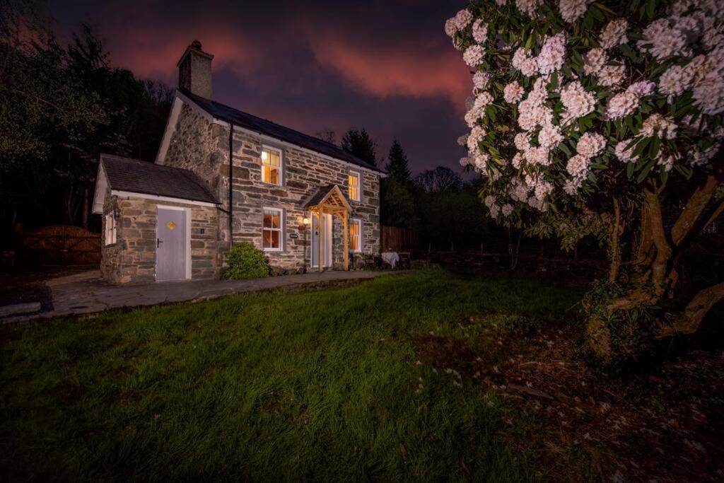 Charming Riverside Cottage In Snowdonia National Park Tanygrisiau 外观 照片